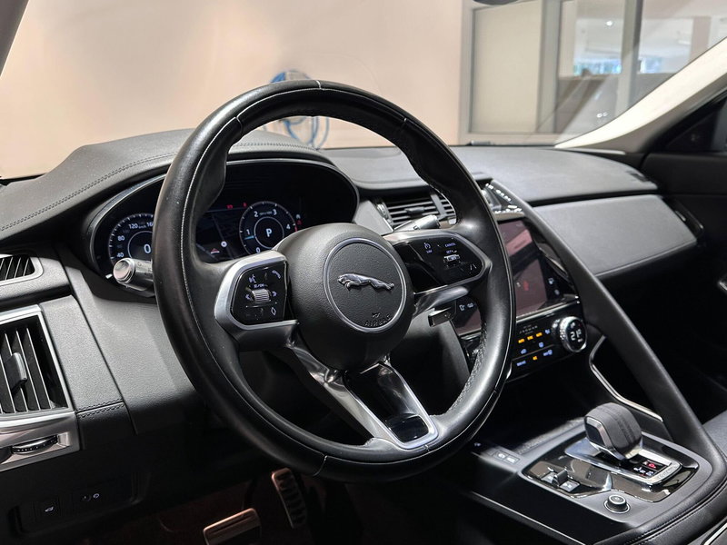 Jaguar E-Pace usata a Varese (11)