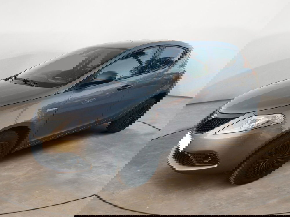 Lancia Ypsilon usata a Taranto