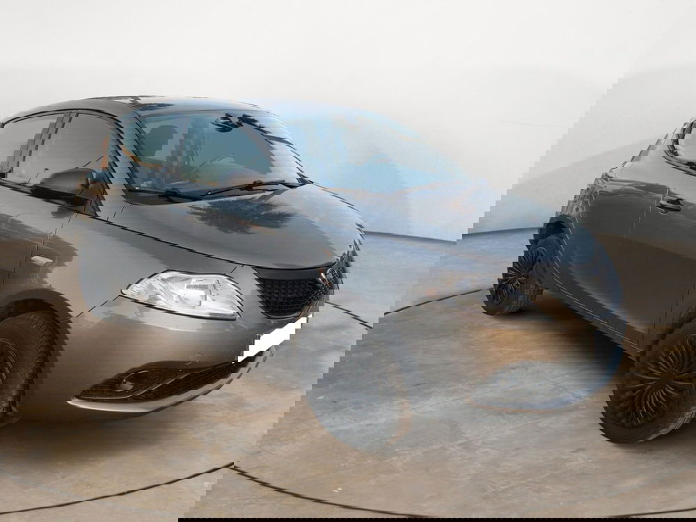 Lancia Ypsilon usata a Taranto (2)