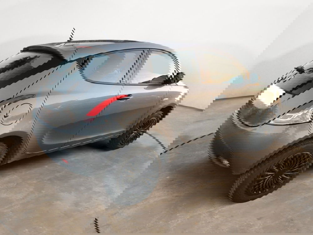 Lancia Ypsilon usata a Taranto (5)