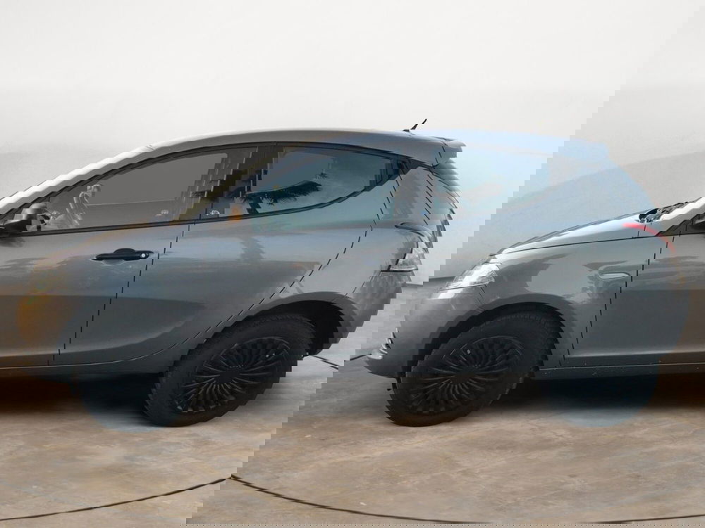 Lancia Ypsilon usata a Taranto (8)