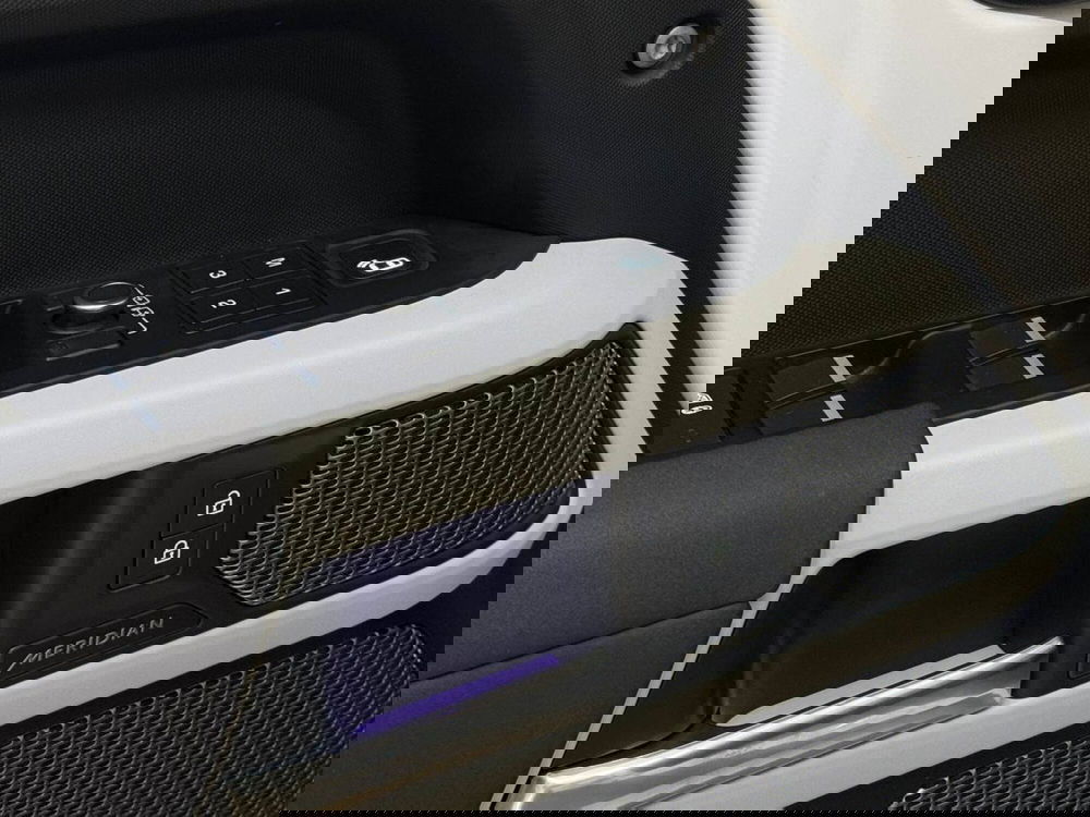 Land Rover Defender usata a Savona (15)