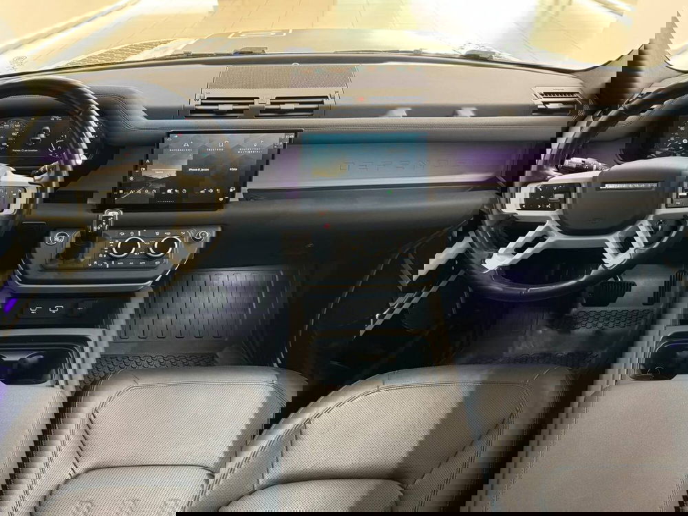 Land Rover Defender usata a Savona (4)