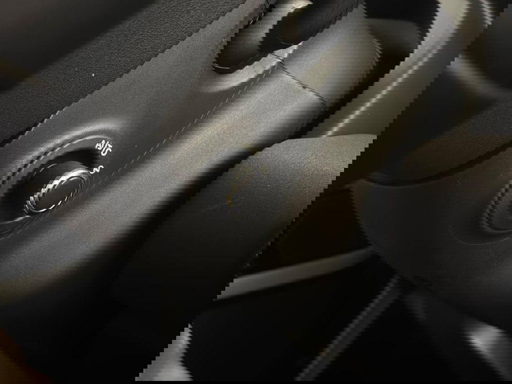 Land Rover Defender usata a Savona (14)