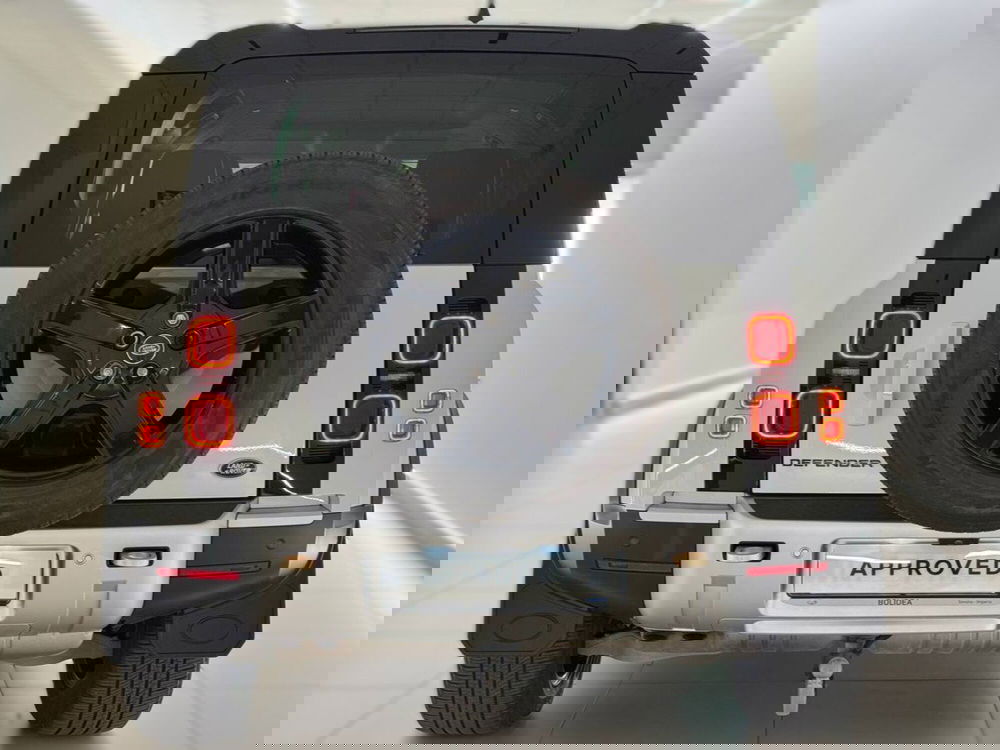 Land Rover Defender usata a Savona (7)