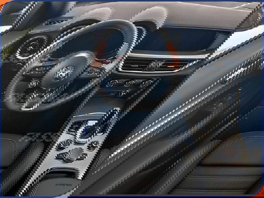 Alfa Romeo Stelvio nuova a Milano (10)