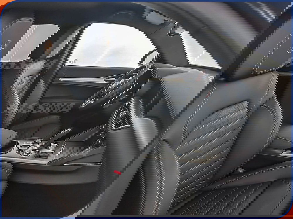 Alfa Romeo Stelvio nuova a Milano (14)