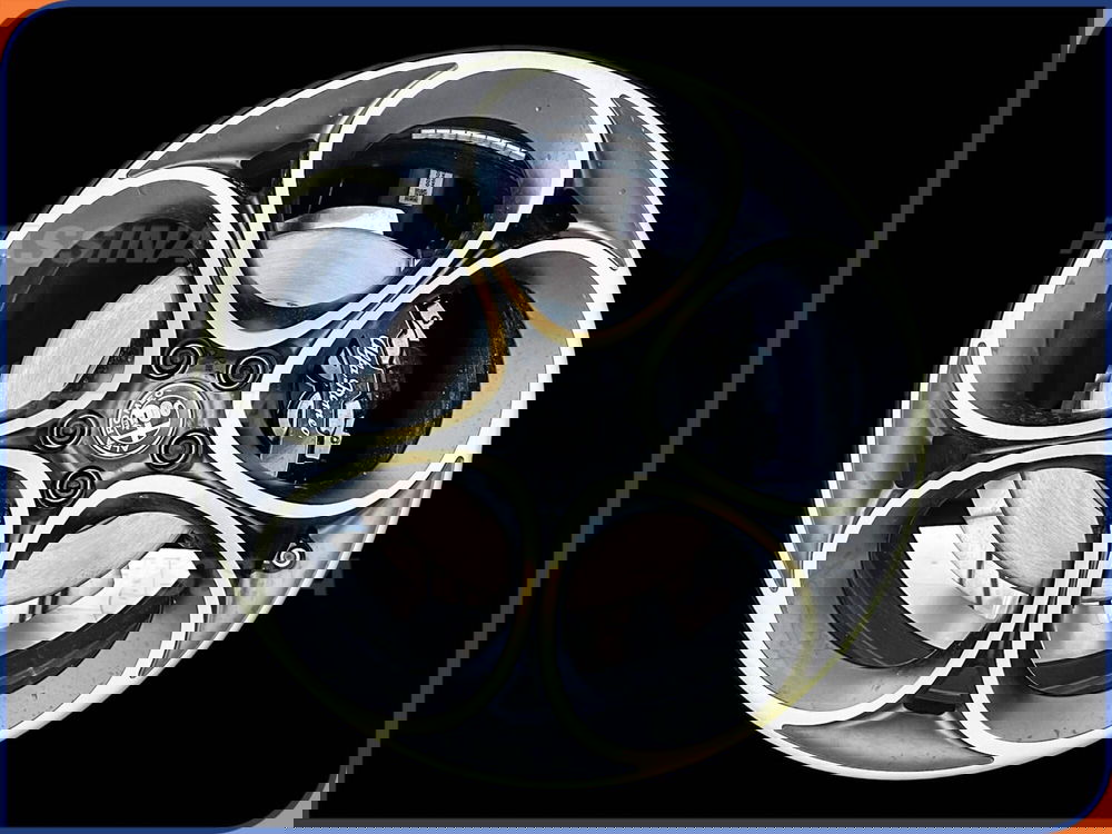 Alfa Romeo Stelvio nuova a Milano (7)