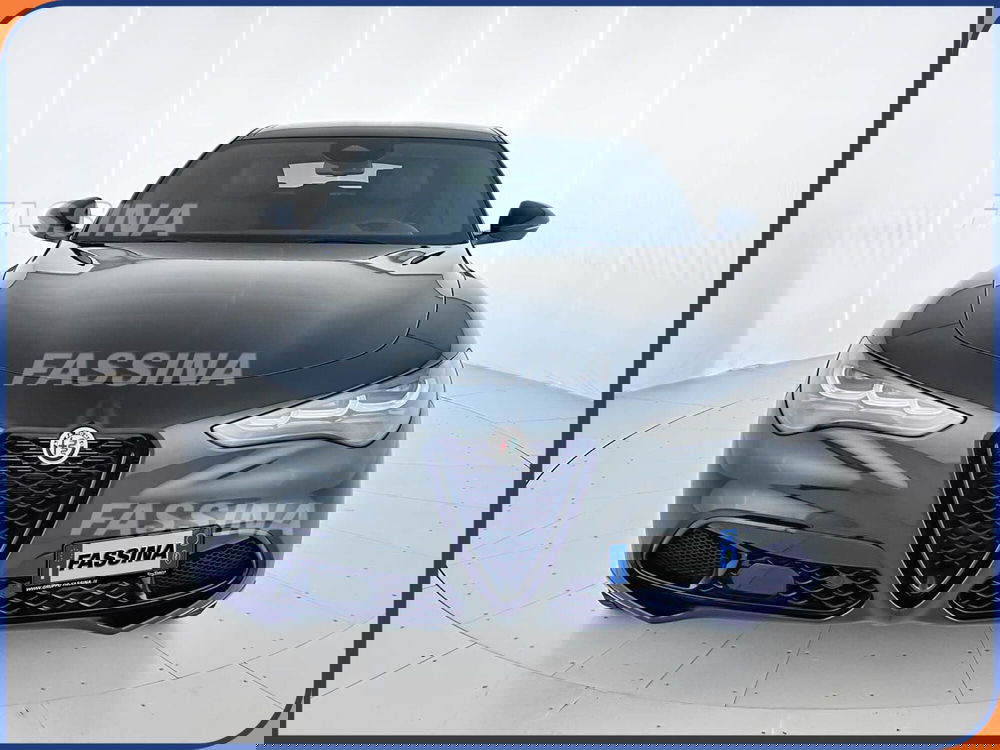 Alfa Romeo Stelvio nuova a Milano (2)