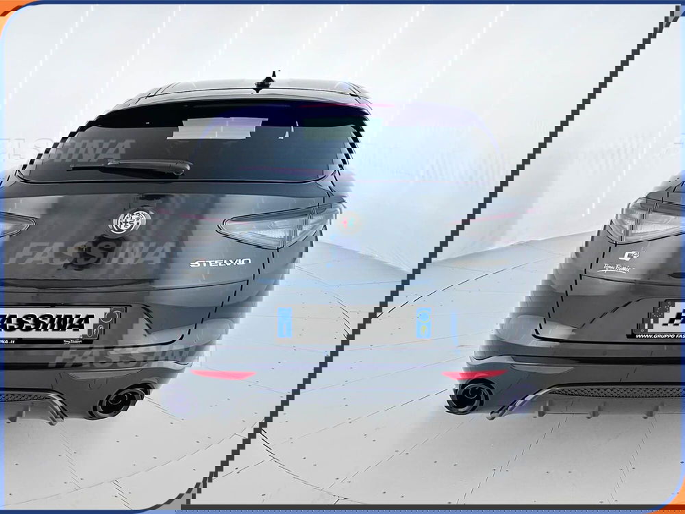 Alfa Romeo Stelvio nuova a Milano (5)