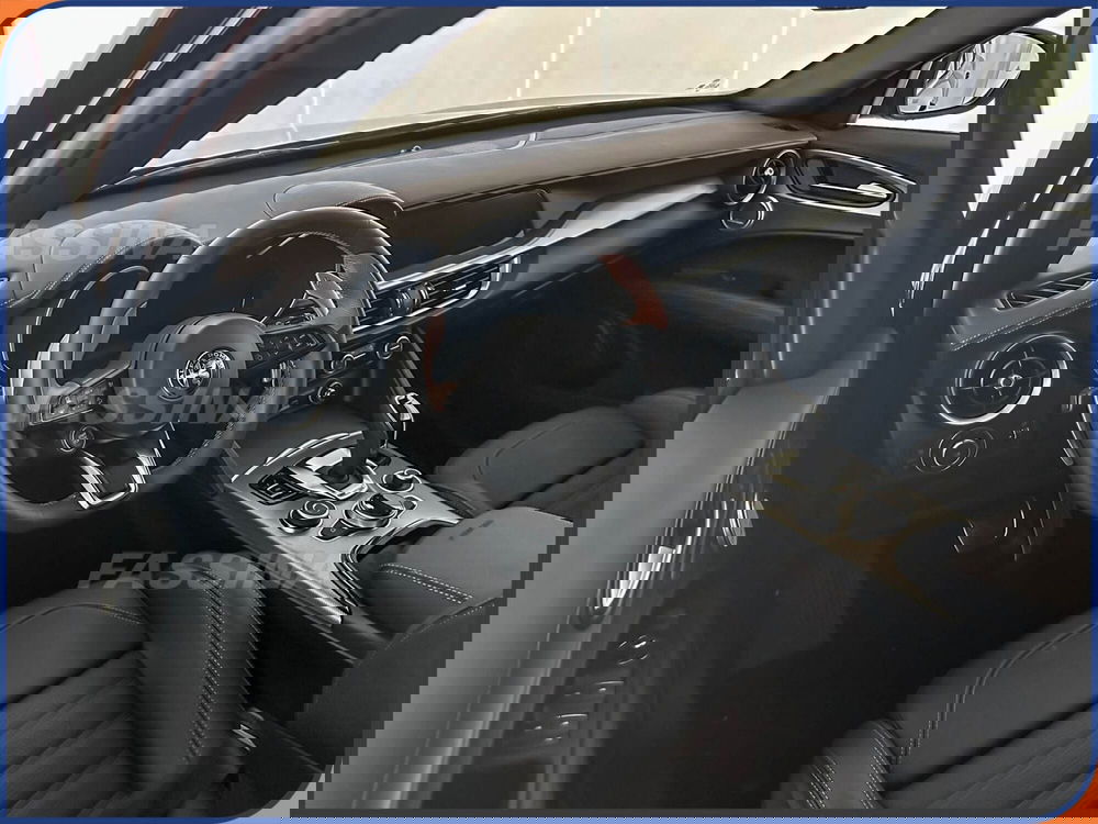 Alfa Romeo Stelvio nuova a Milano (9)