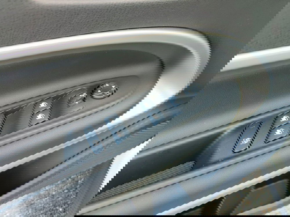 Jeep Avenger nuova a Torino (17)