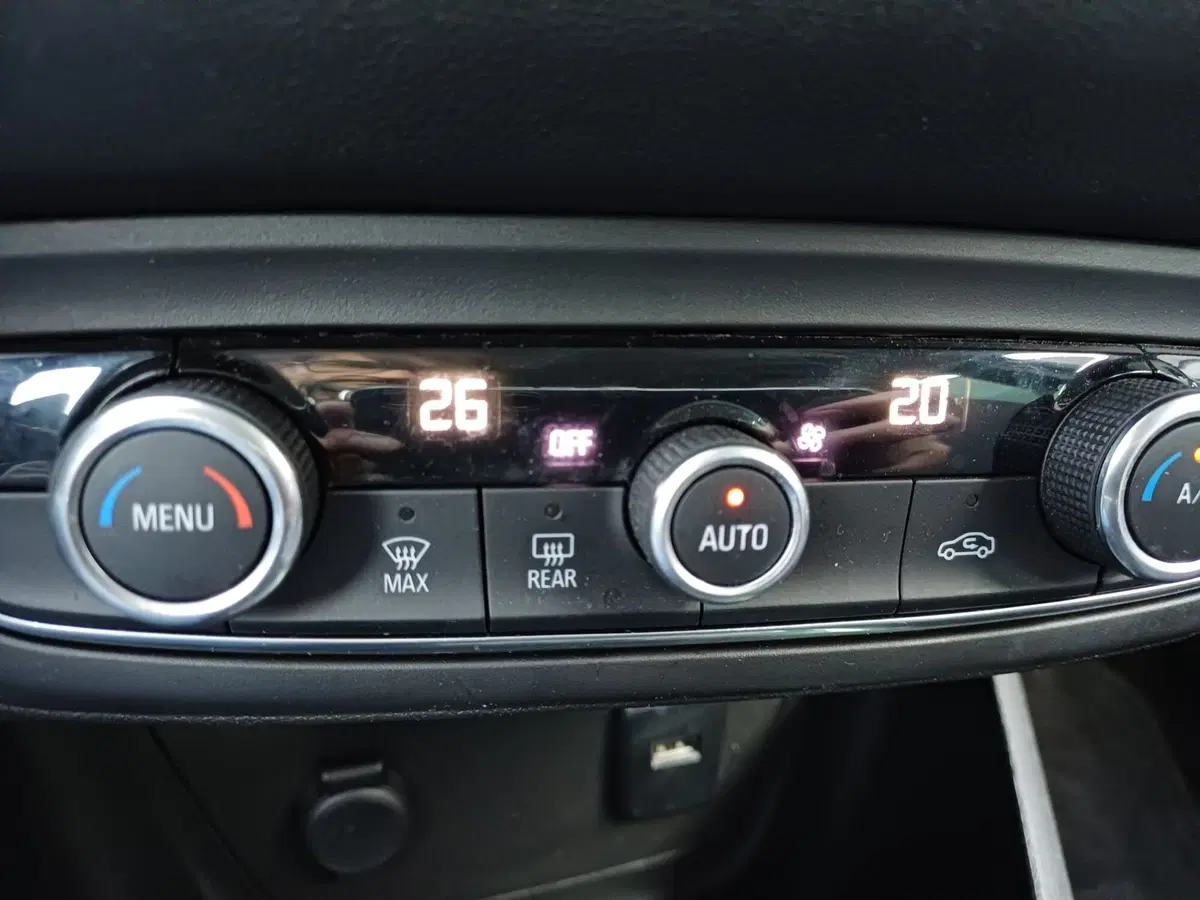 Opel Crossland X usata a Modena (14)