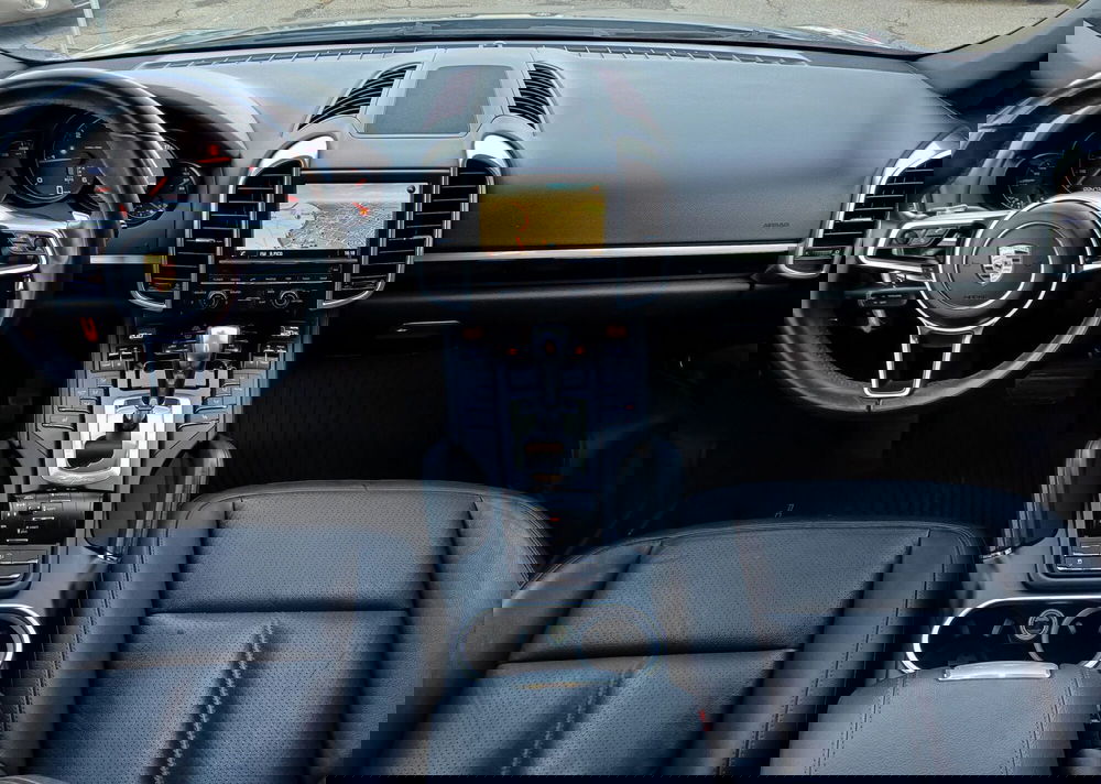 Porsche Cayenne usata a Modena (10)