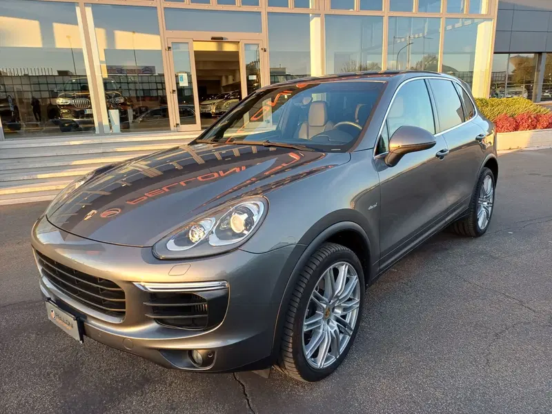 Porsche Cayenne usata a Modena (2)