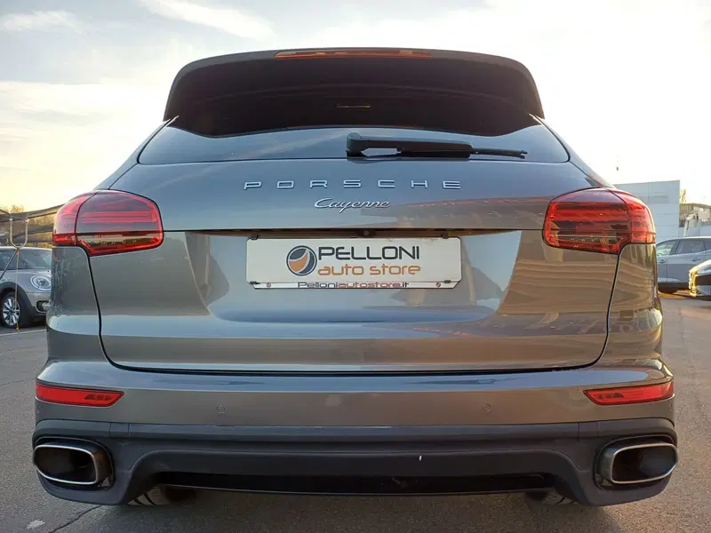 Porsche Cayenne usata a Modena (7)