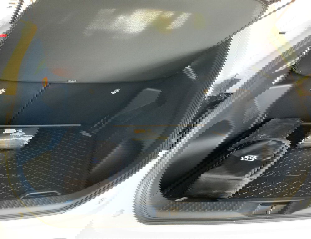 Toyota Yaris Cross nuova a Reggio Calabria (4)