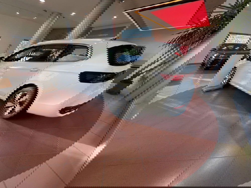 Volkswagen Passat nuova a Genova (2)