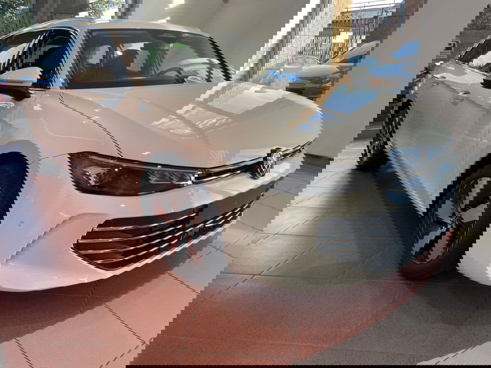 Volkswagen Passat nuova a Genova (4)