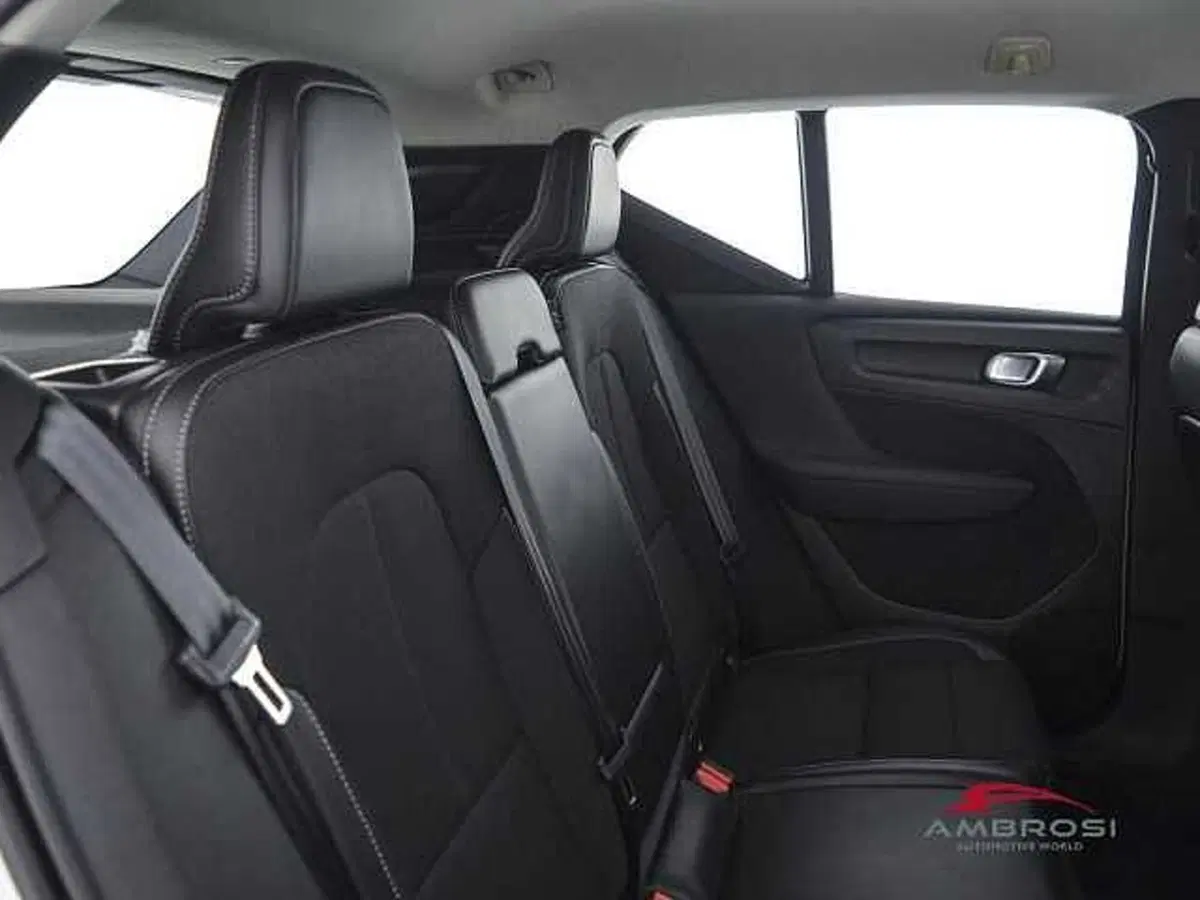 Volvo XC40 usata a Viterbo (11)