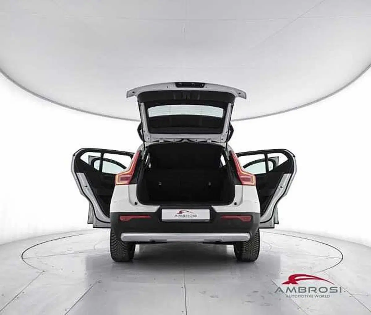 Volvo XC40 usata a Viterbo (7)