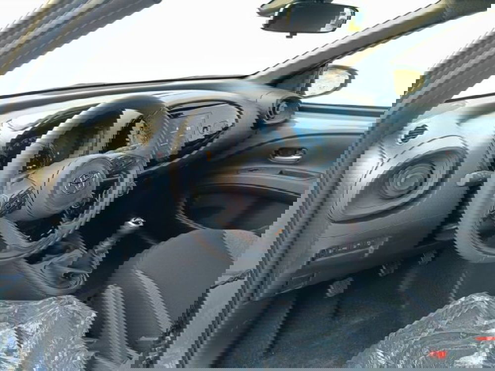 Toyota Aygo X nuova a Teramo (7)