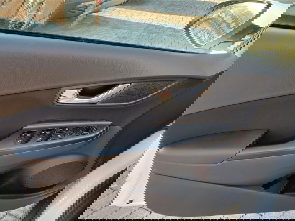 Hyundai Kona usata a Bari (9)