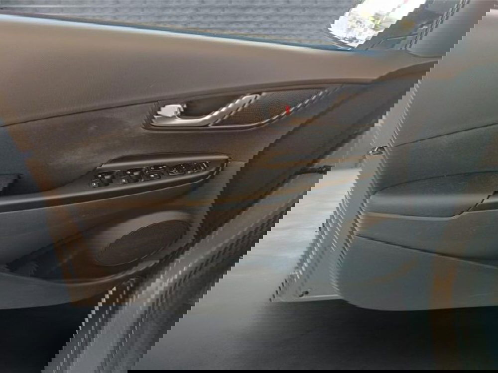 Hyundai Kona usata a Bari (8)