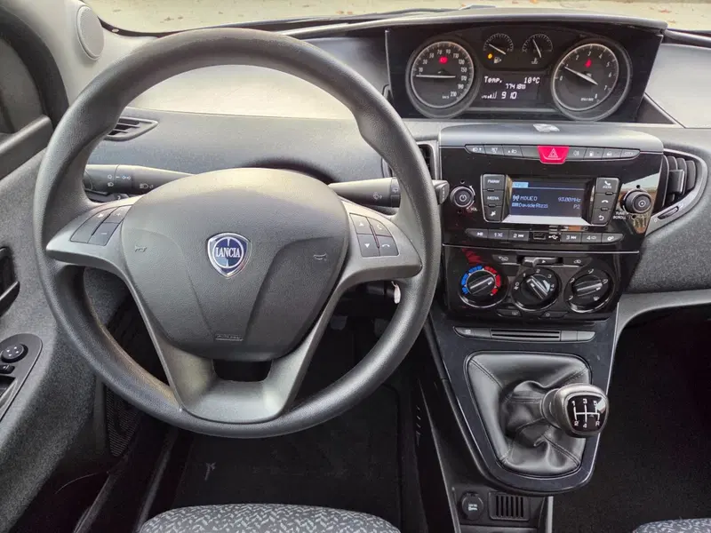 Lancia Ypsilon usata a Torino (10)