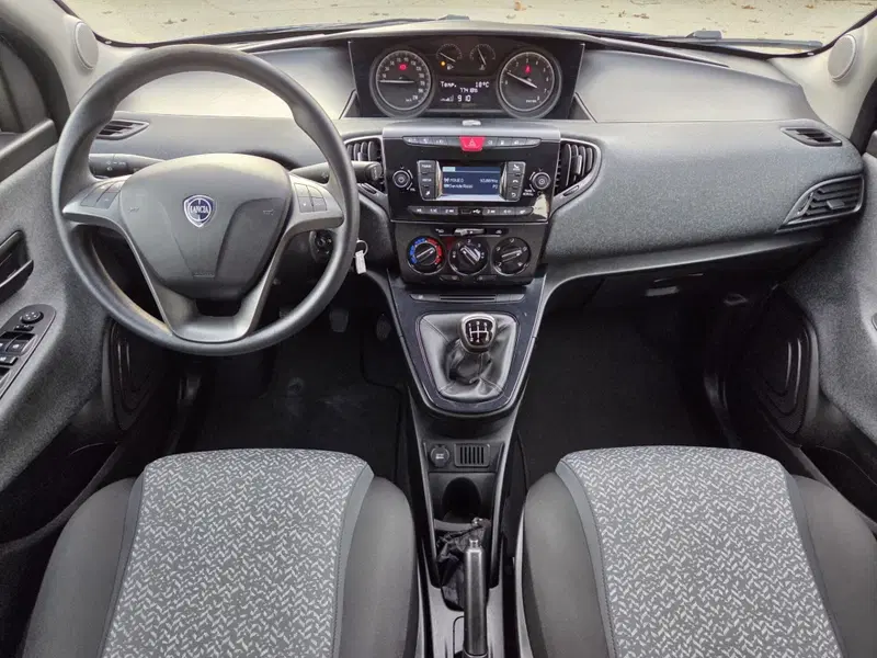 Lancia Ypsilon usata a Torino (11)