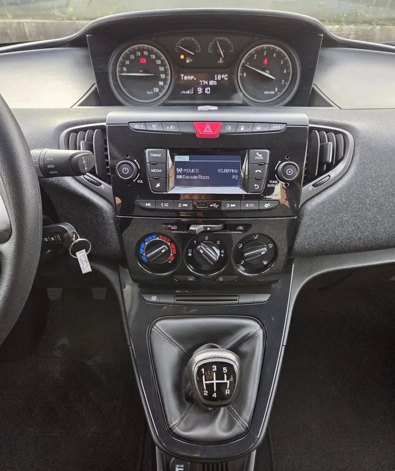 Lancia Ypsilon usata a Torino (12)