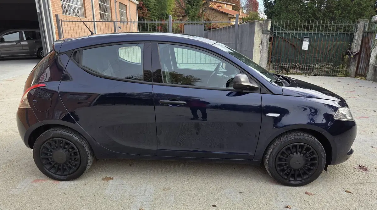Lancia Ypsilon usata a Torino (7)