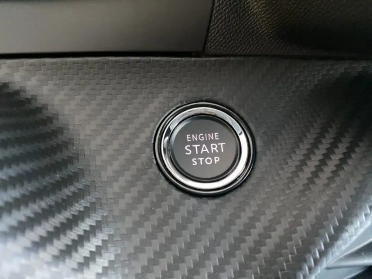 Peugeot 208 nuova a Perugia (17)