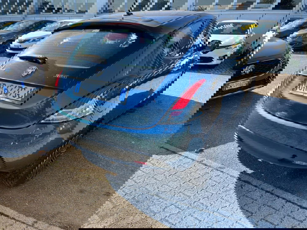 Lancia Ypsilon usata a Milano (7)