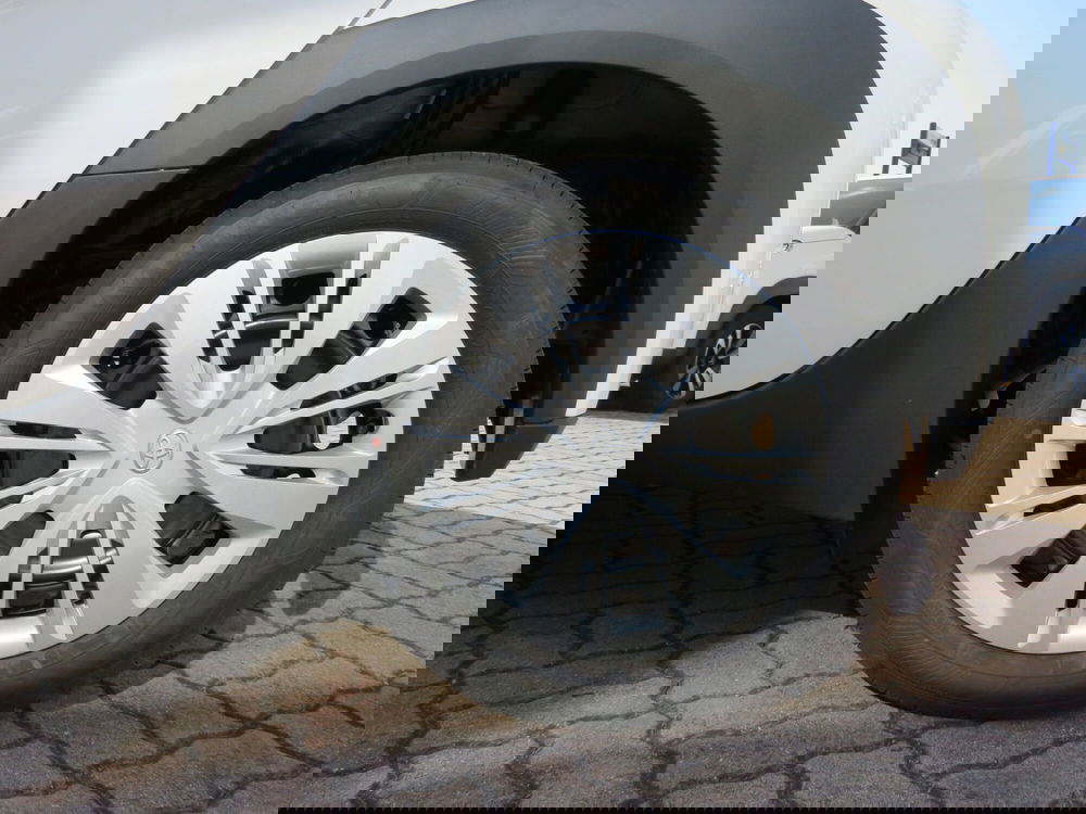 Toyota Aygo X nuova a Monza e Brianza (6)