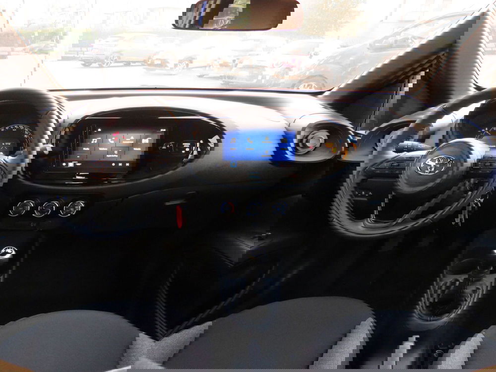 Toyota Aygo X nuova a Monza e Brianza (11)