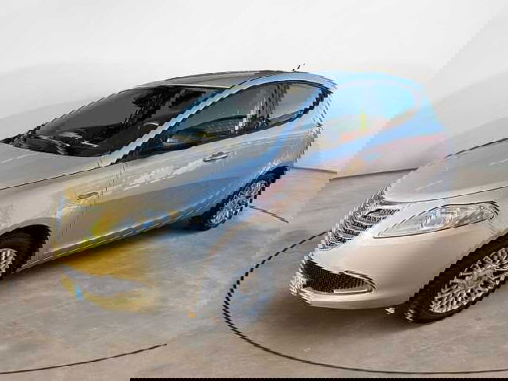 Lancia Ypsilon usata a Siena