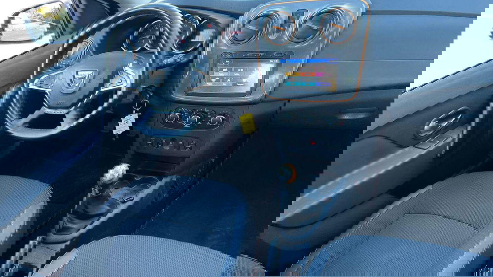 Dacia Sandero usata a Viterbo (9)