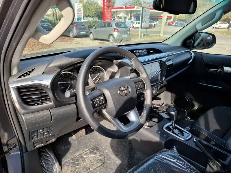 Toyota Hilux nuova a Bologna (11)