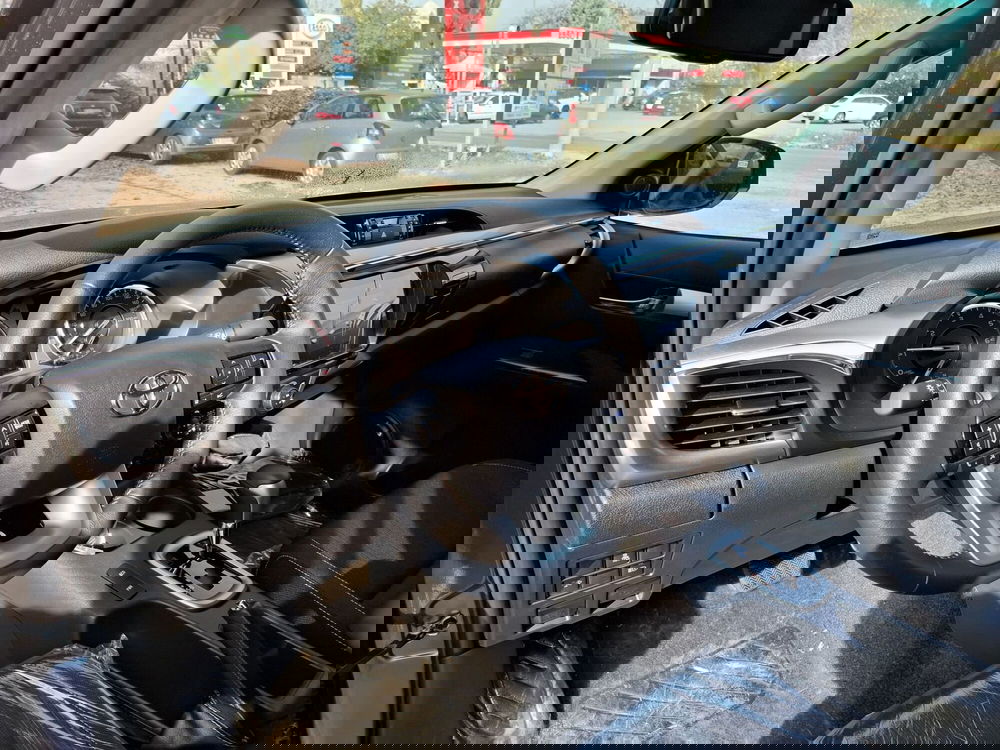 Toyota Hilux nuova a Bologna (11)