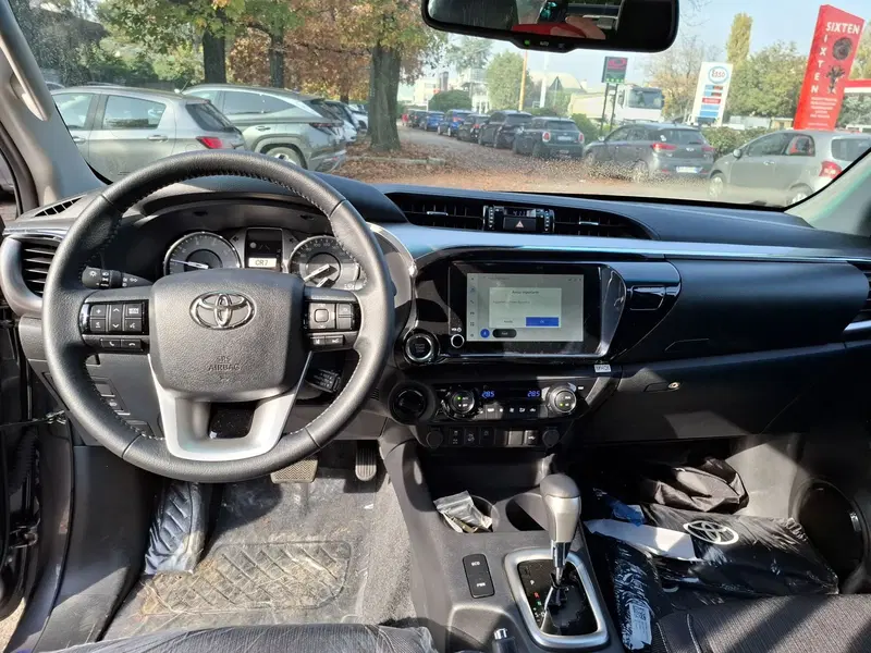 Toyota Hilux nuova a Bologna (12)