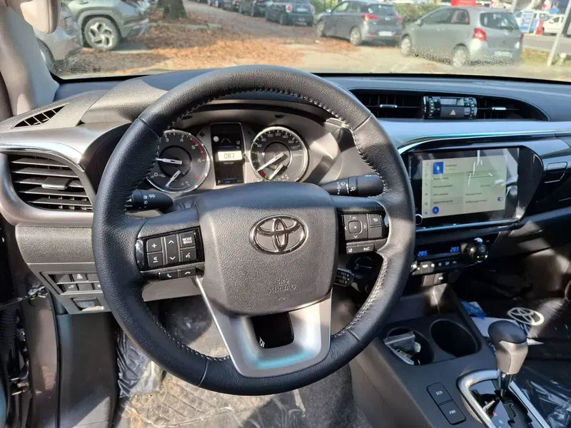 Toyota Hilux nuova a Bologna (13)