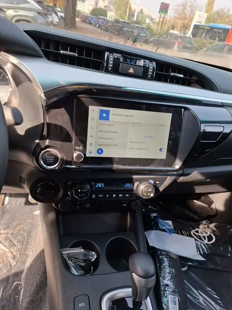 Toyota Hilux nuova a Bologna (14)
