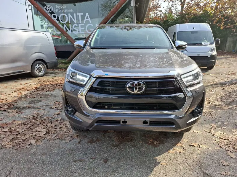 Toyota Hilux nuova a Bologna (2)