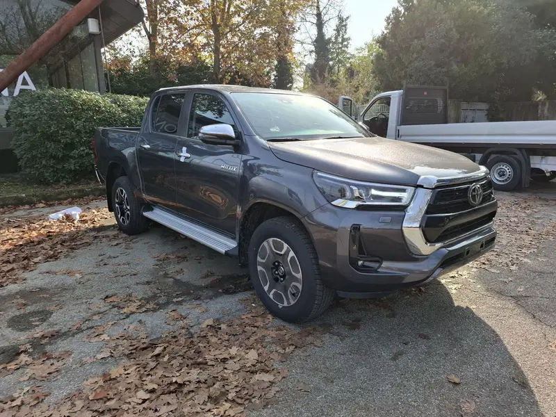 Toyota Hilux nuova a Bologna (3)