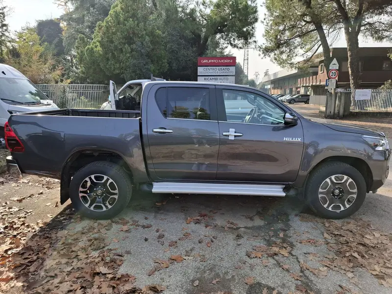 Toyota Hilux nuova a Bologna (4)