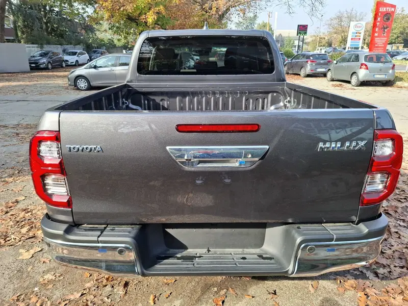 Toyota Hilux nuova a Bologna (6)