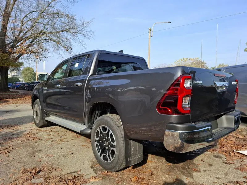 Toyota Hilux nuova a Bologna (7)