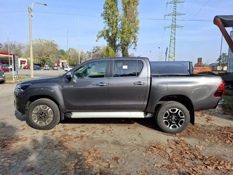 Toyota Hilux nuova a Bologna (8)