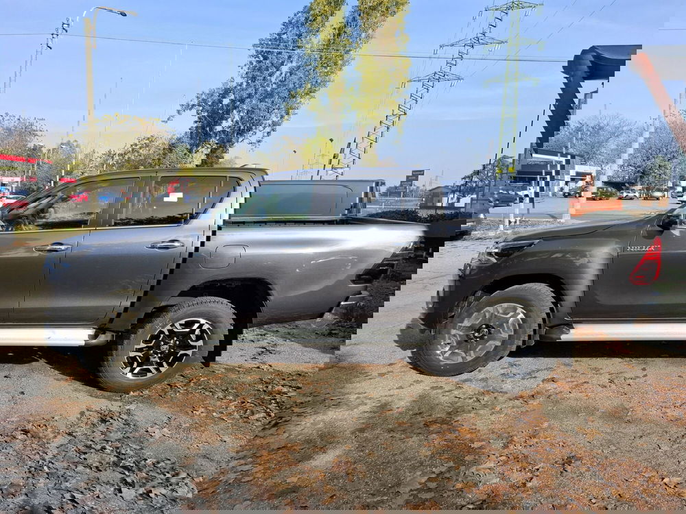 Toyota Hilux nuova a Bologna (8)